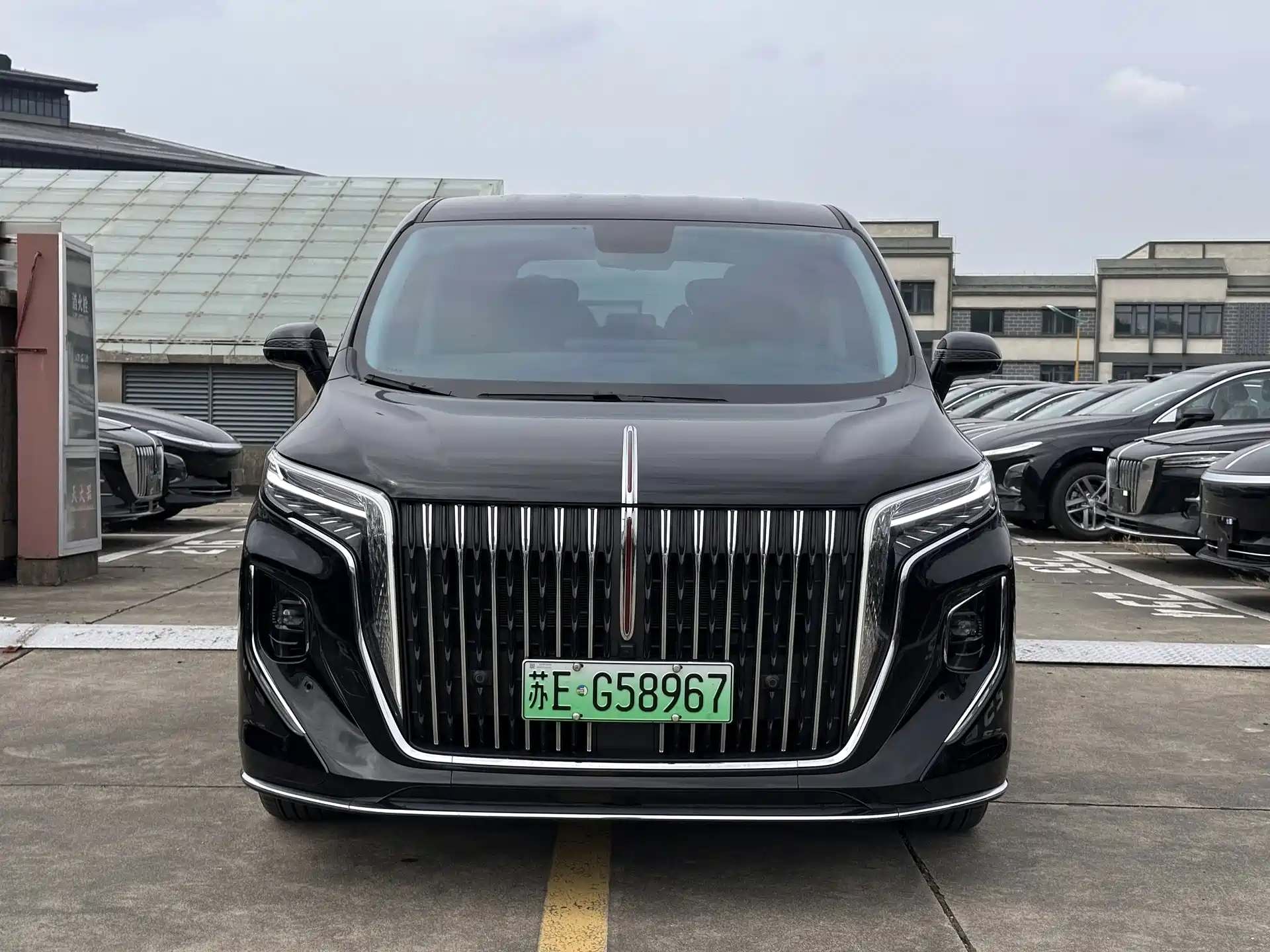 Фото 2 - Hongqi HQ9 PHEV