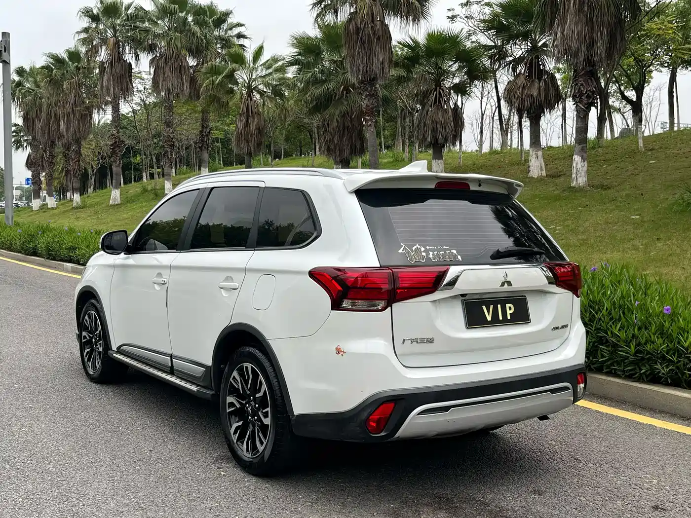 MITSUBISHI OUTLANDER