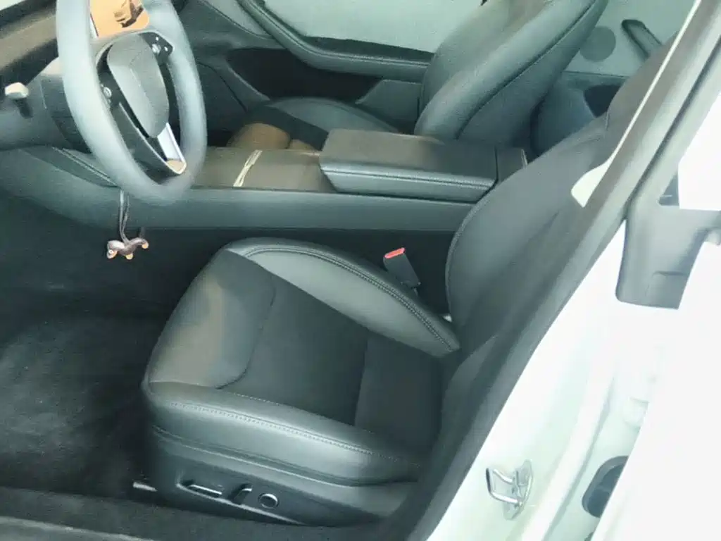 Tesla Model 3 2026 2025 Model Year Facelift Rear-Wheel Drive