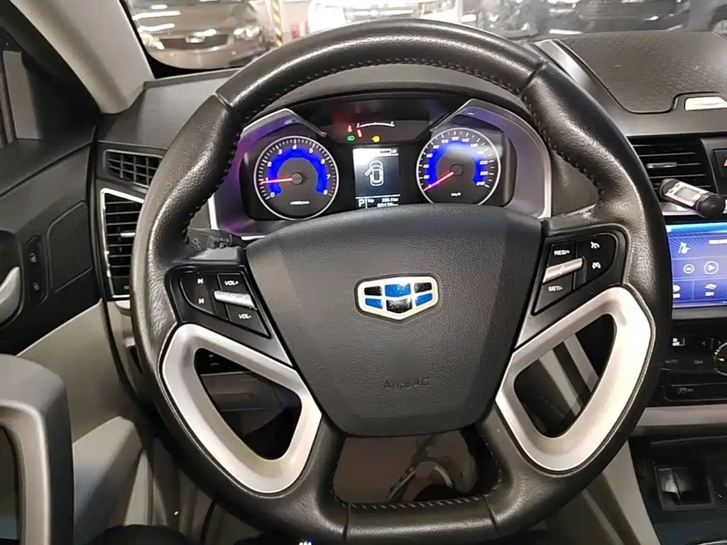 Фото 11 - Geely Emgrand