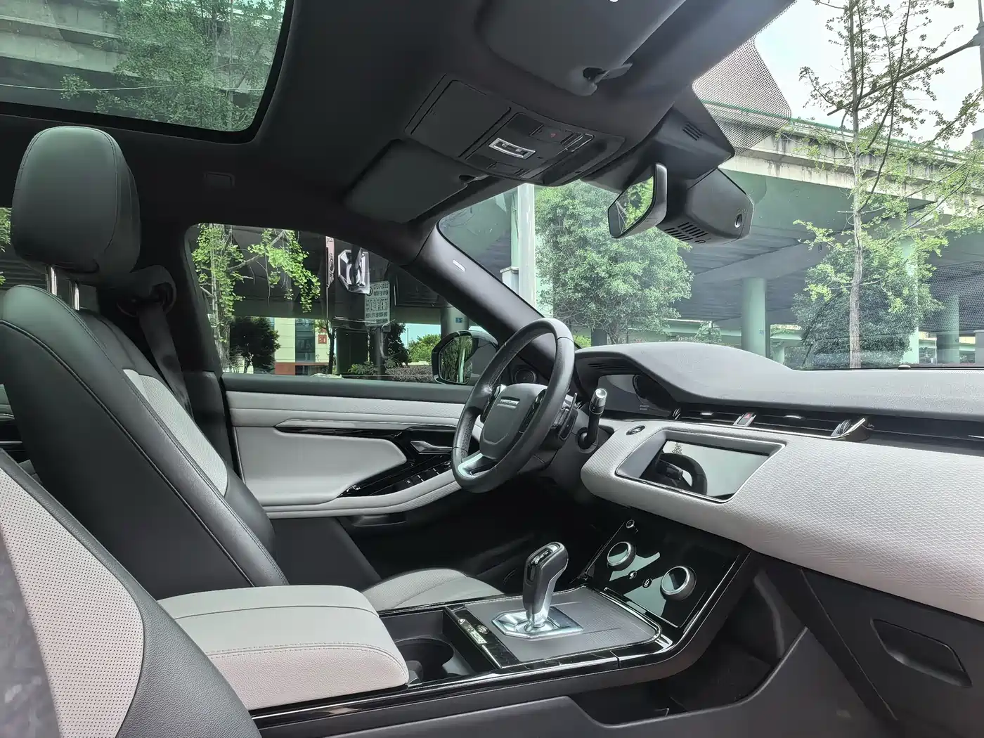 Land Rover Range Rover Evoque 2020 249PS Youth Edition фото 18