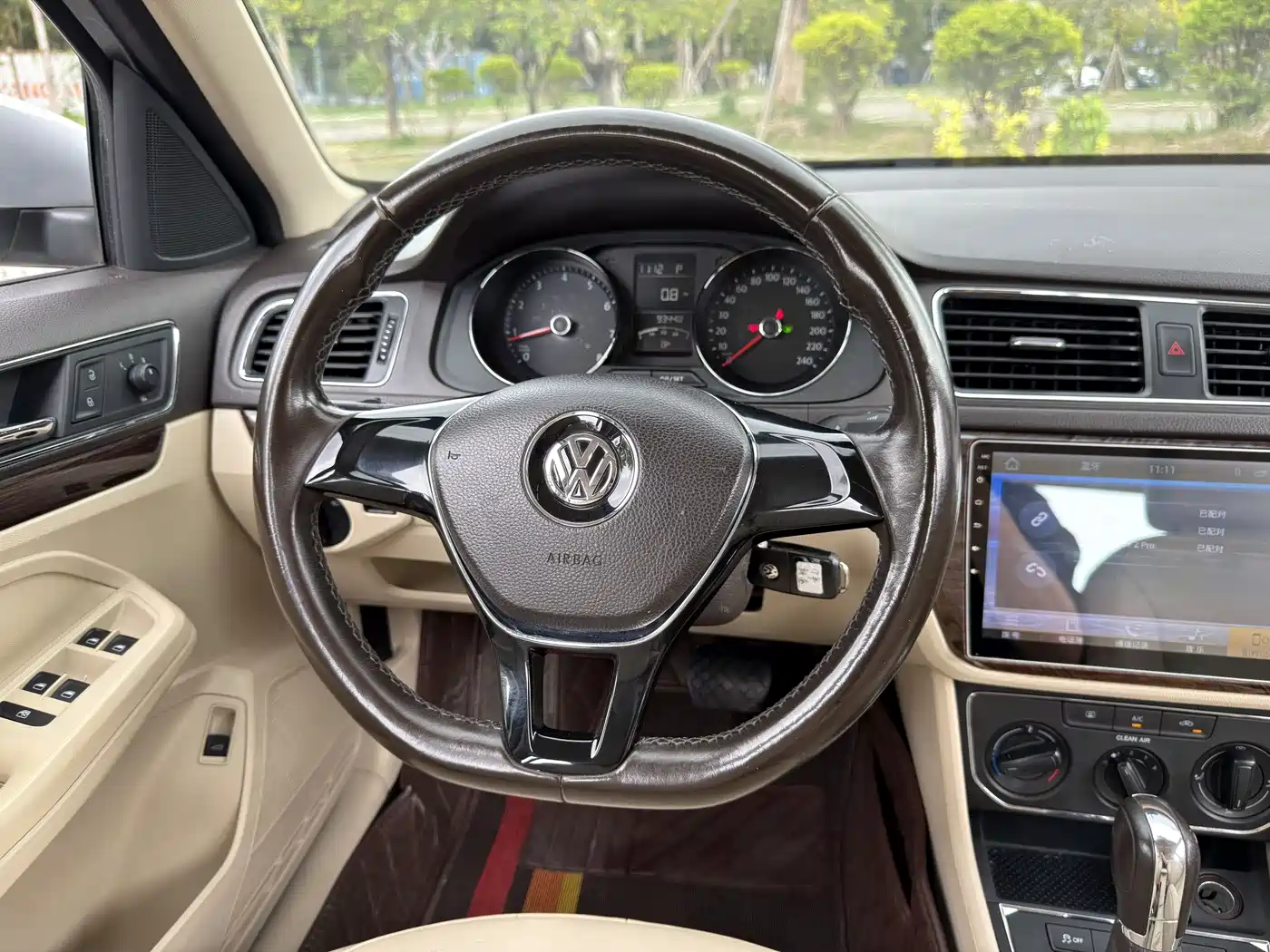 Volkswagen Lavida 2015 1.6L Automatic Comfort Edition фото 5