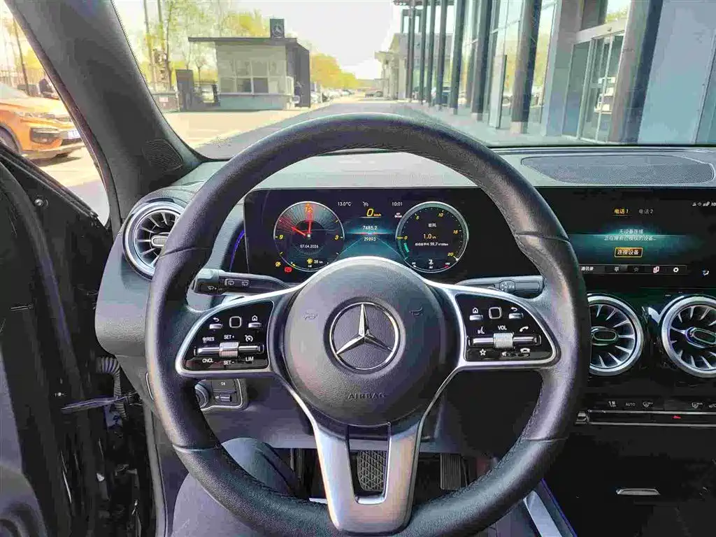 MERCEDES-BENZ GLB