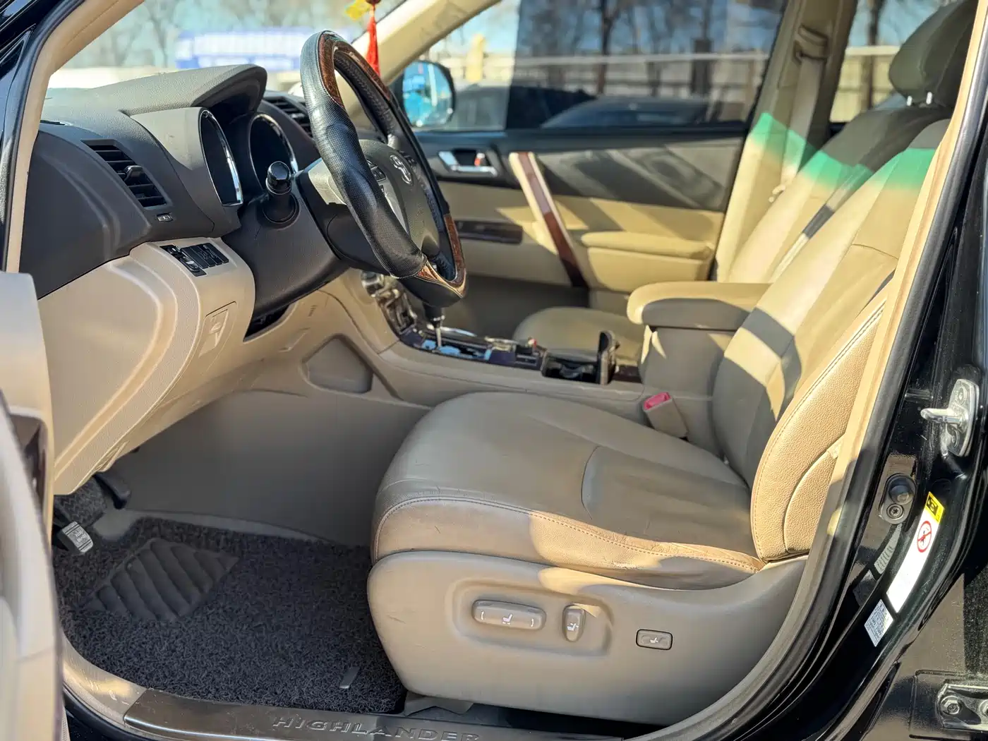 Toyota Highlander 2012 2.7L 2WD 7-Seater Luxury Edition фото 6