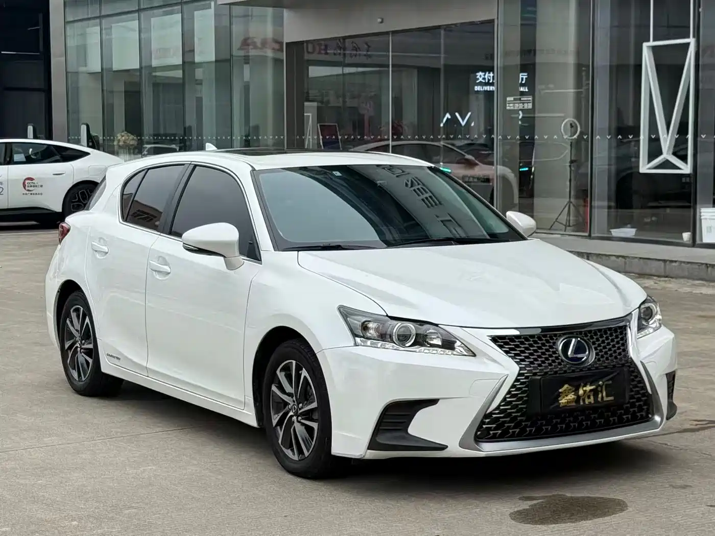 Lexus CT 2019 2017 CT200h Comfort Two-Tone China V