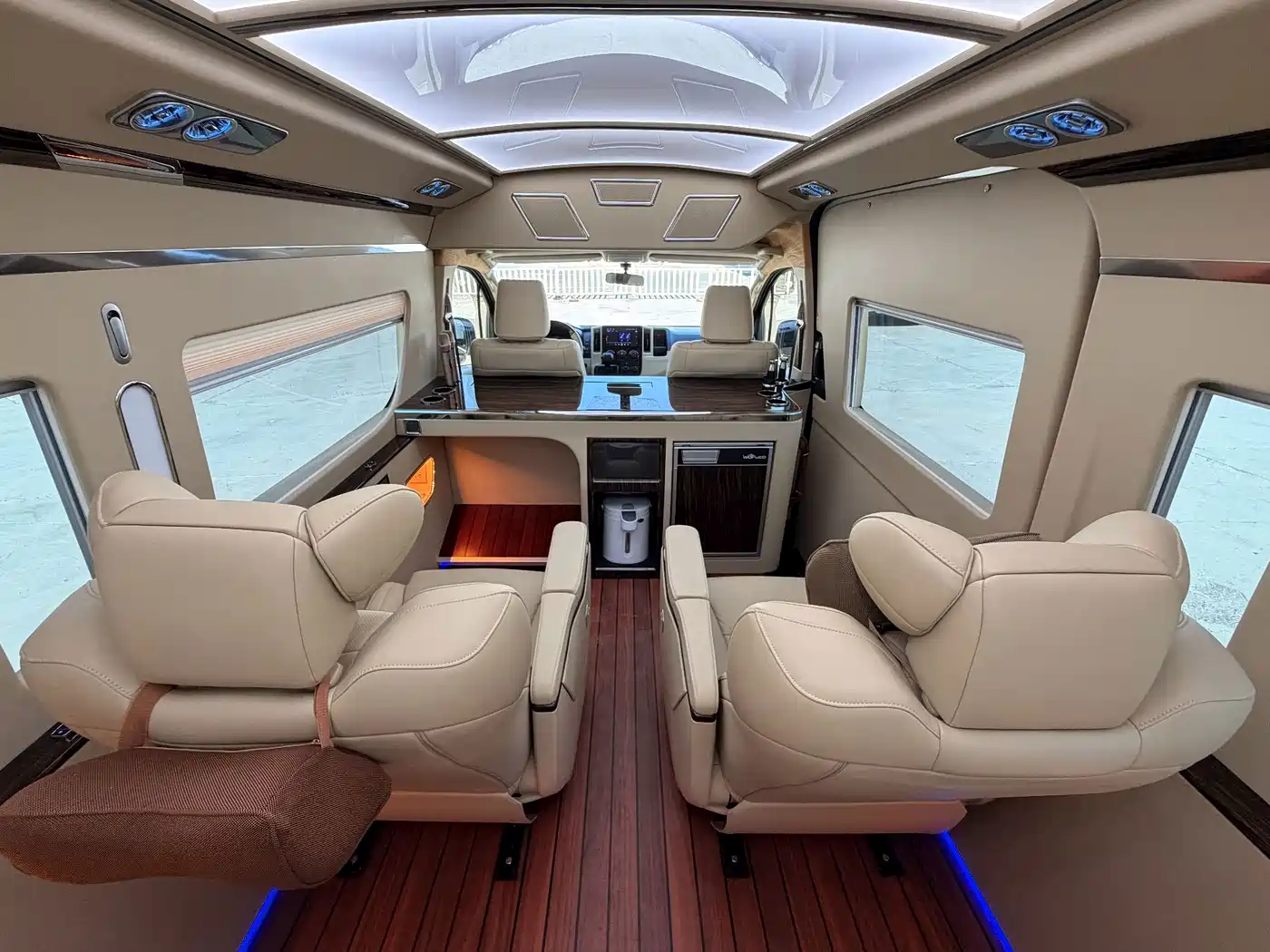 Toyota HIACE 2025