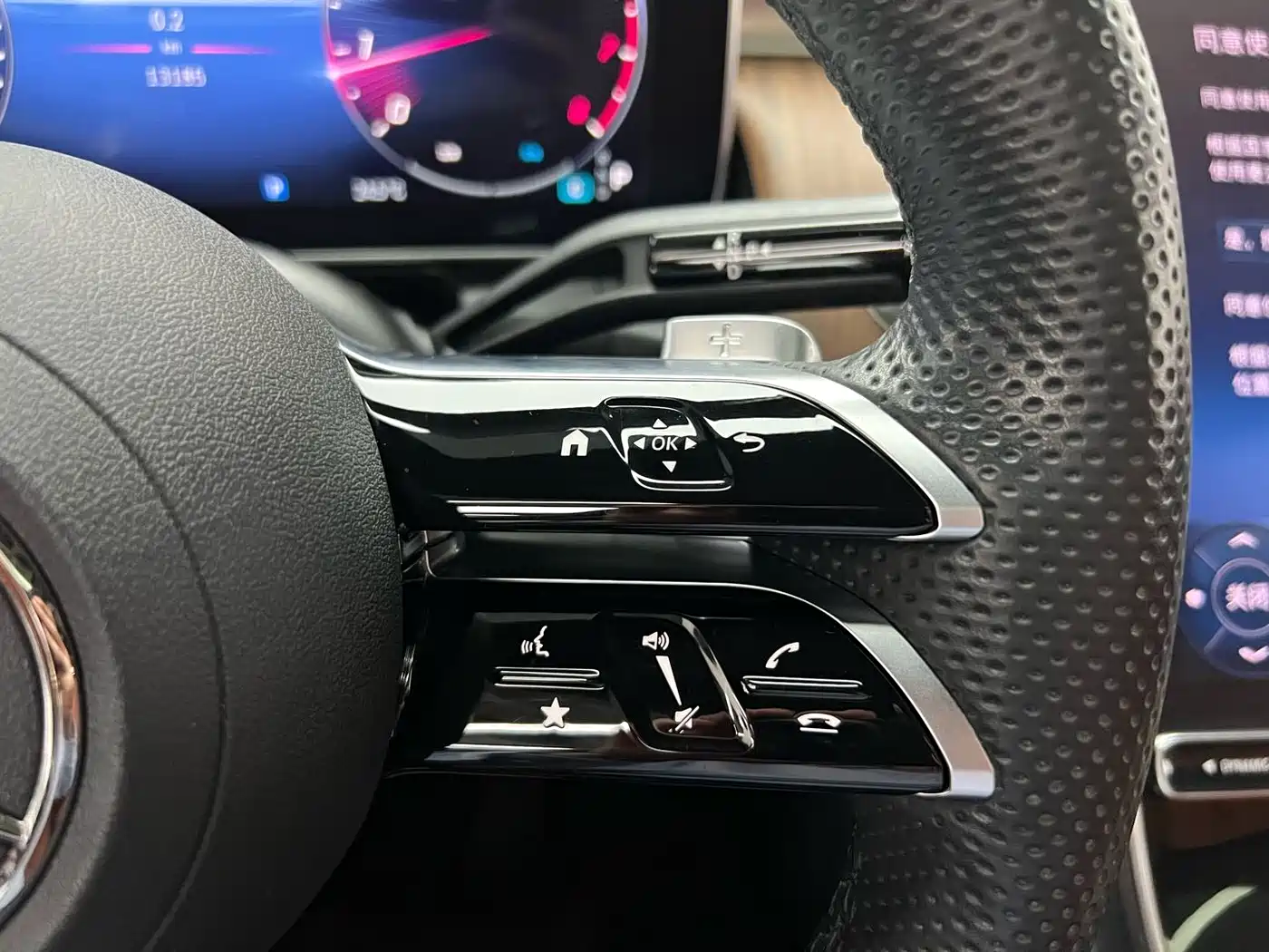 Mercedes-Benz GLC 2023 GLC 300 L 4MATIC Sport 5-Seater фото 21