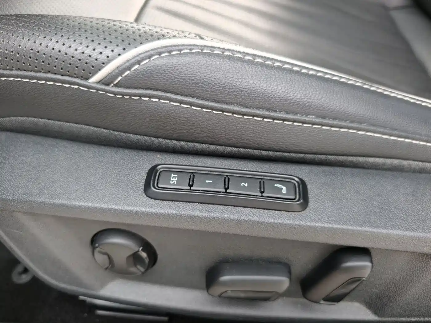 Volkswagen Passat 2022 380TSI Flagship Edition фото 21