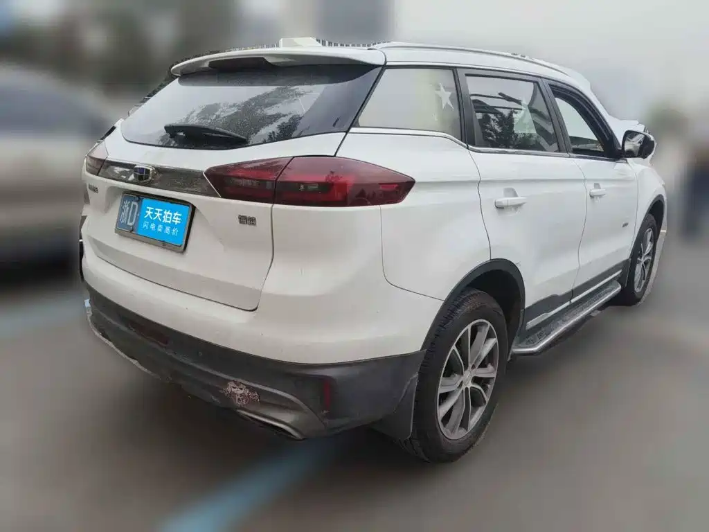 Photo 2 - Geely Atlas