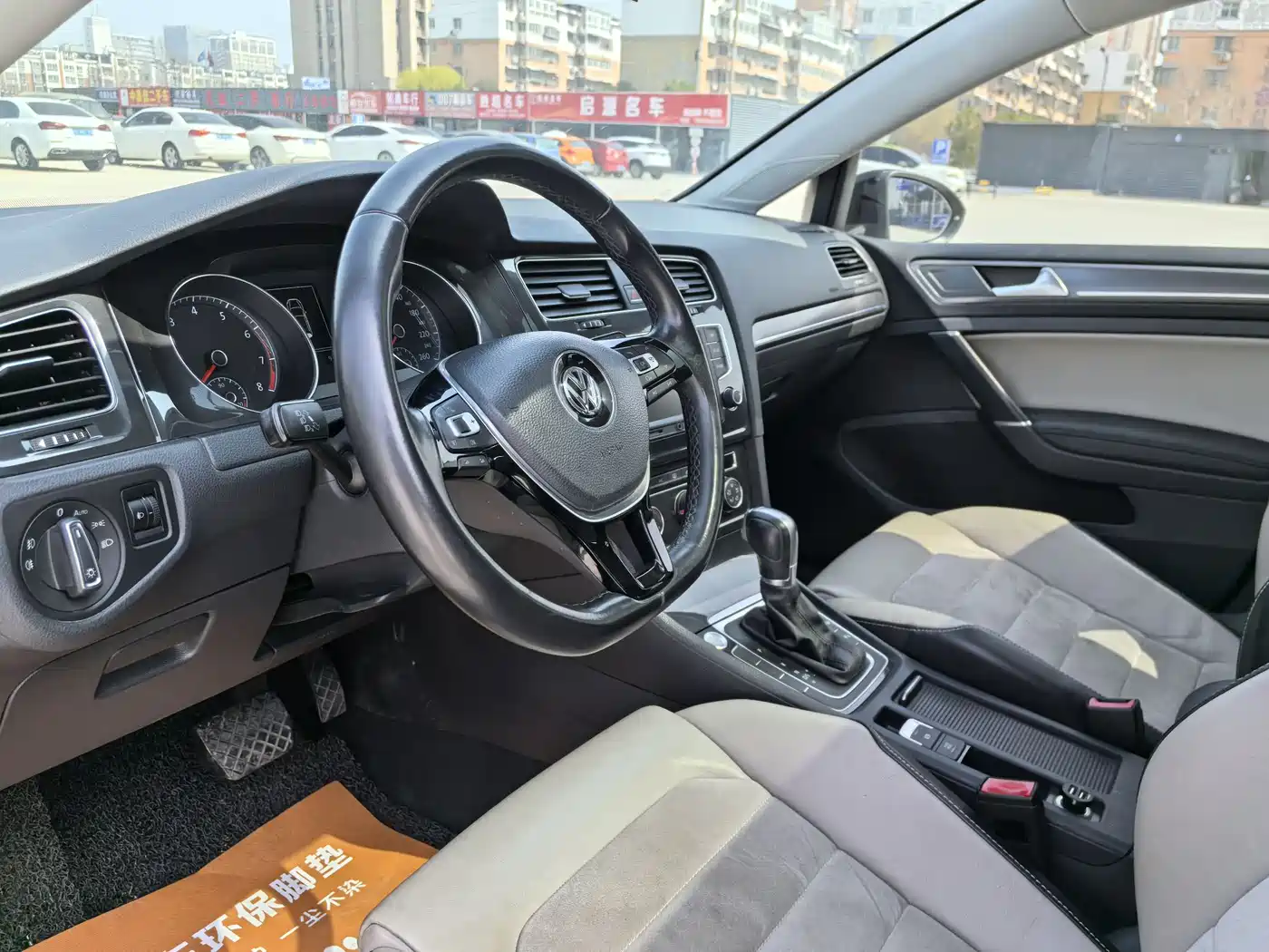 Volkswagen Golf 2017 230TSI Auto Luxury Millionth Anniversary Edition фото 13