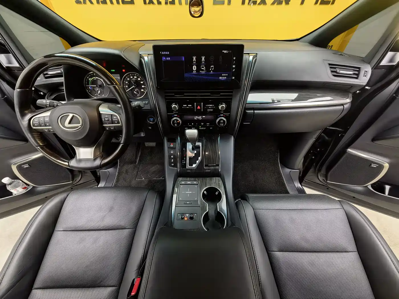 Lexus LM 2020 300h Seven-Seater Elegance Edition фото 12