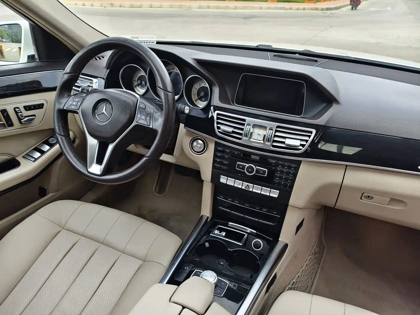 Mercedes-Benz E-Class 2015 E 260 L Sport фото 13