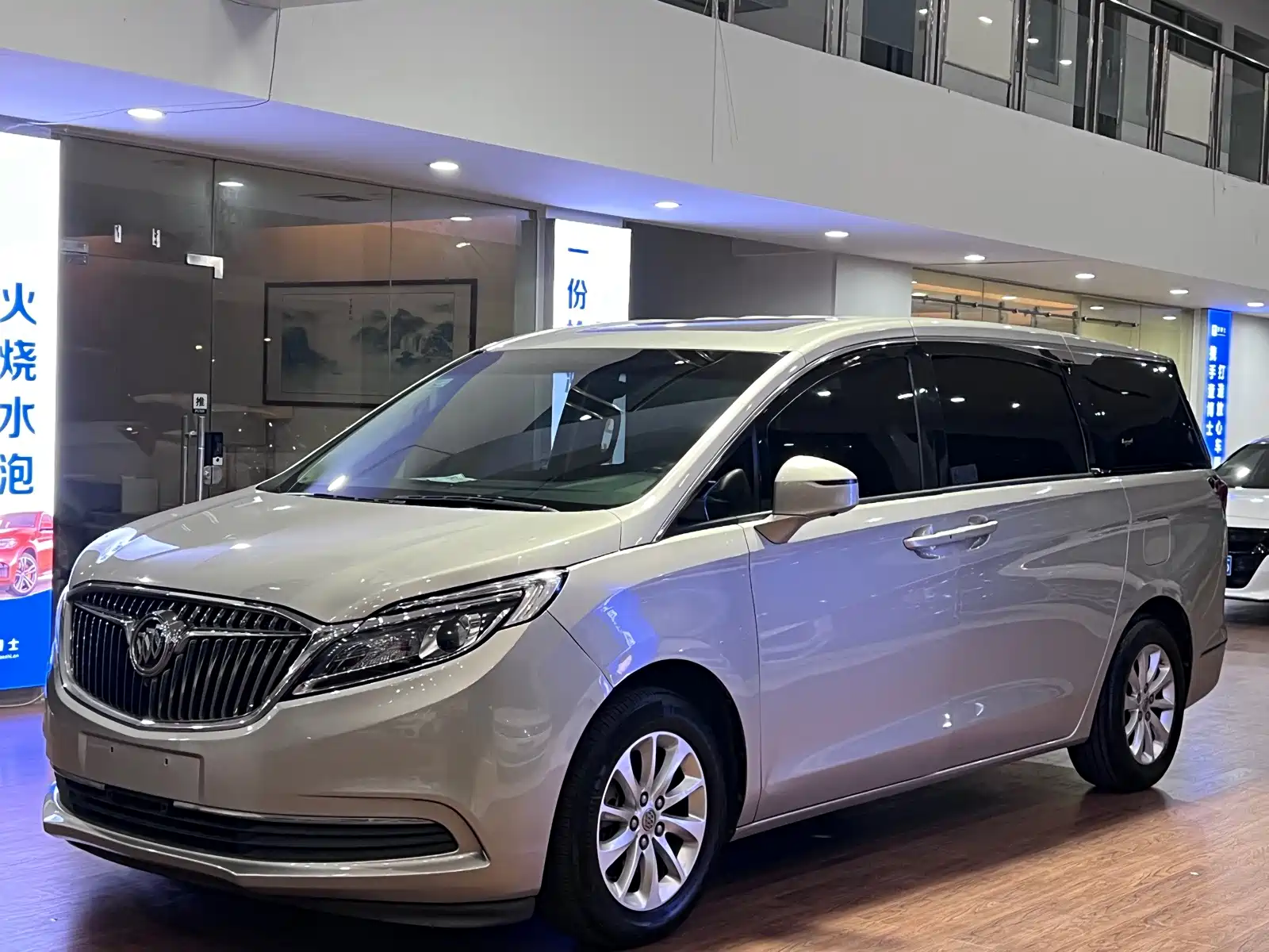 Фото 1 - Buick GL8