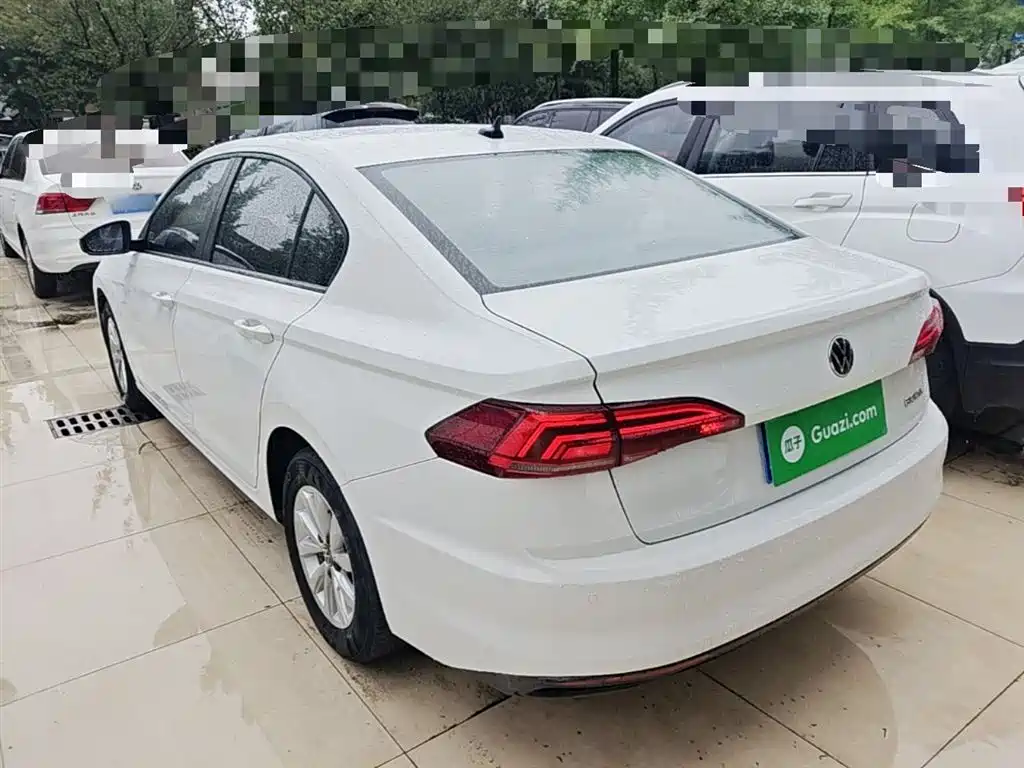 VOLKSWAGEN BORA