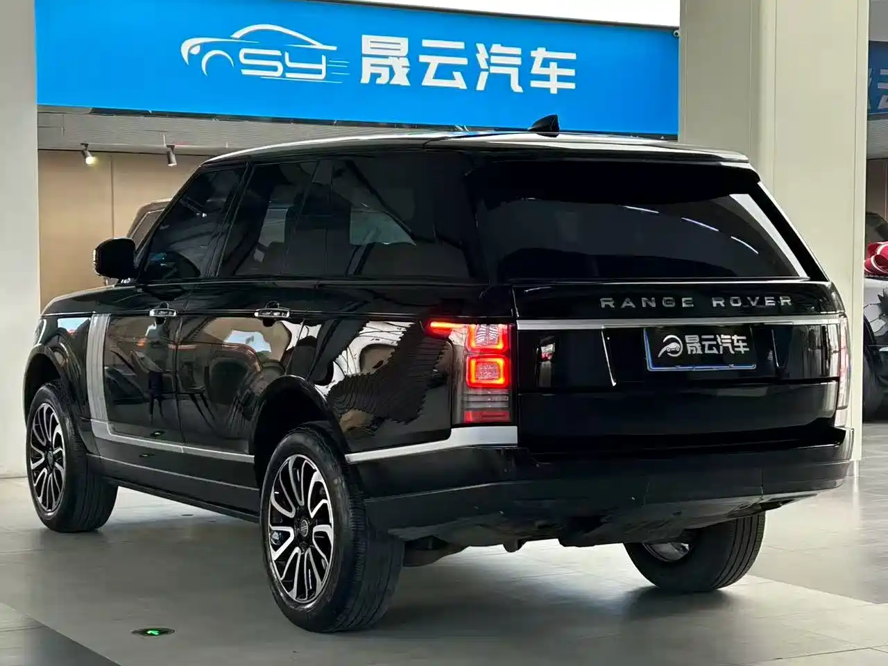 Land Rover Range Rover 2015 3.0 TDV6 Vogue фото 9