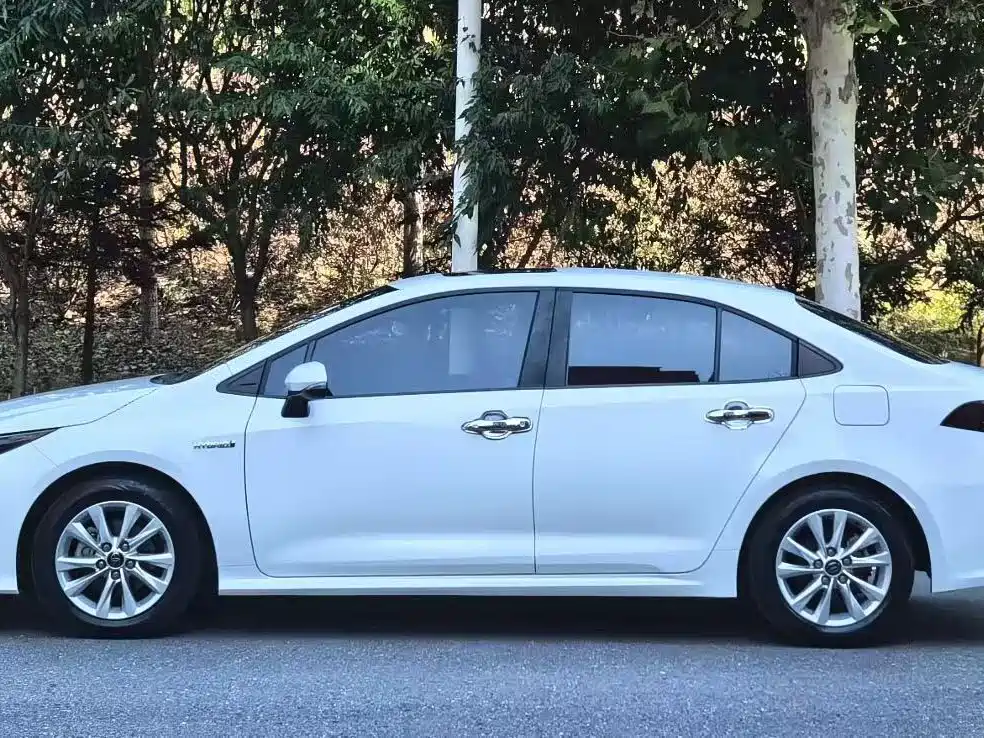 Photo 3 - Toyota Corolla