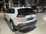 Фото 6 - Jeep Cherokee
