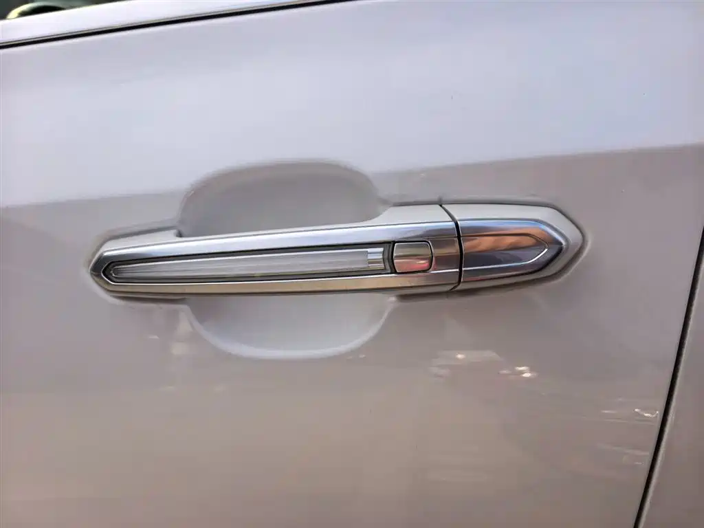 Cadillac XT4 2020 28T FWD Leading Trim фото 8