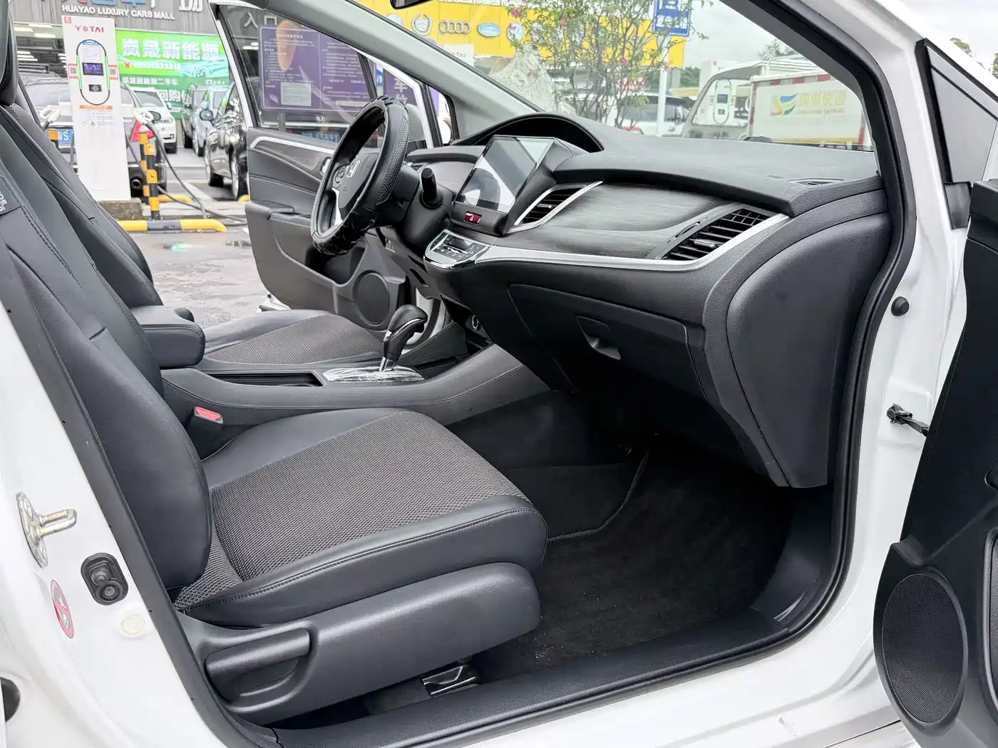 Honda Jade 2019 2017 1.8L Automatic Comfort Edition 5-seater