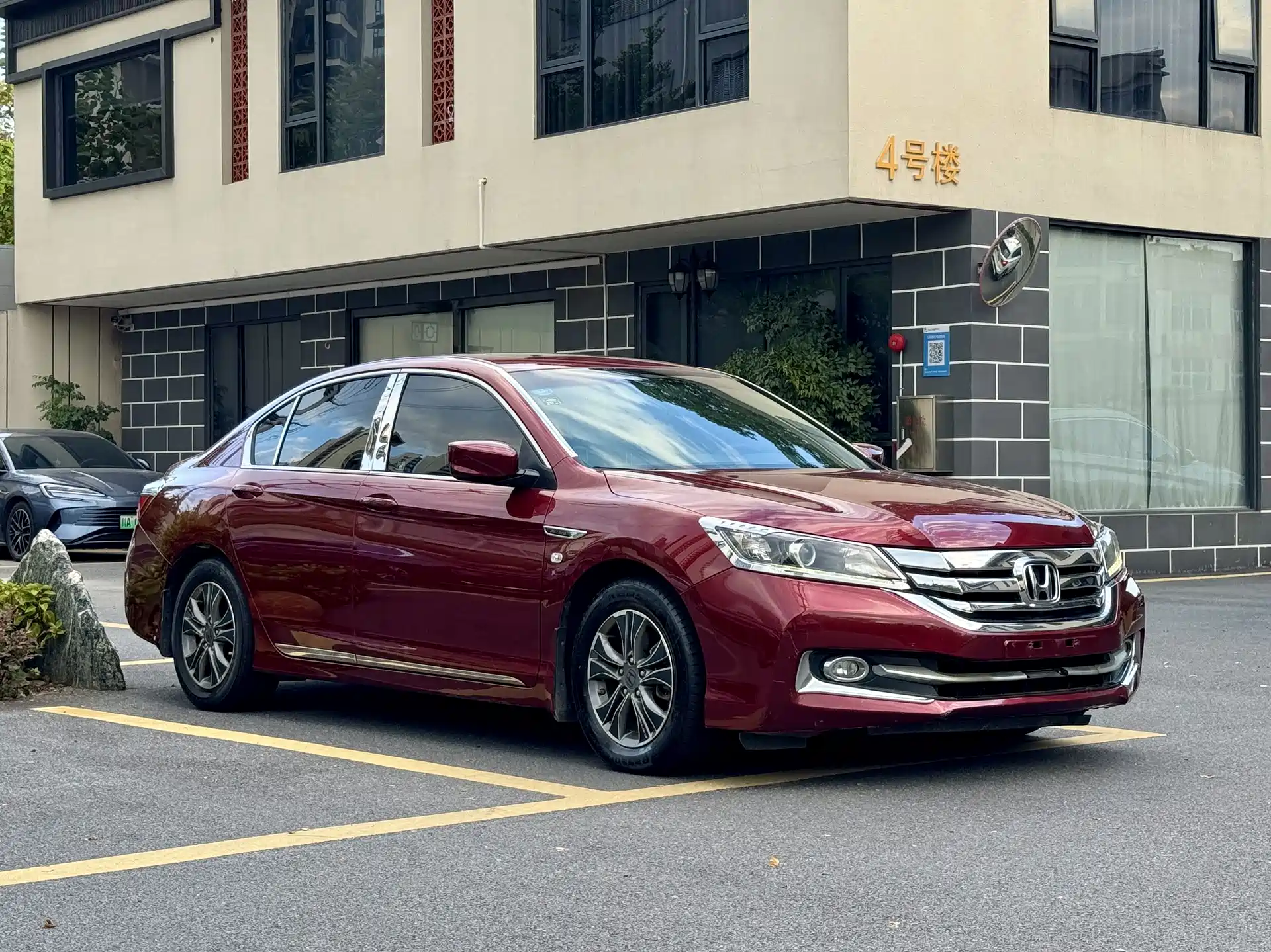 Фото 4 - Honda Accord