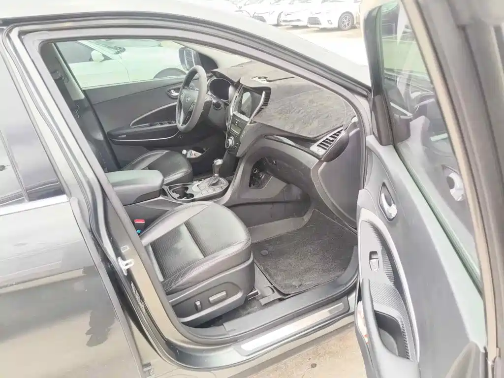 صورة 10 - Hyundai Santa Fe