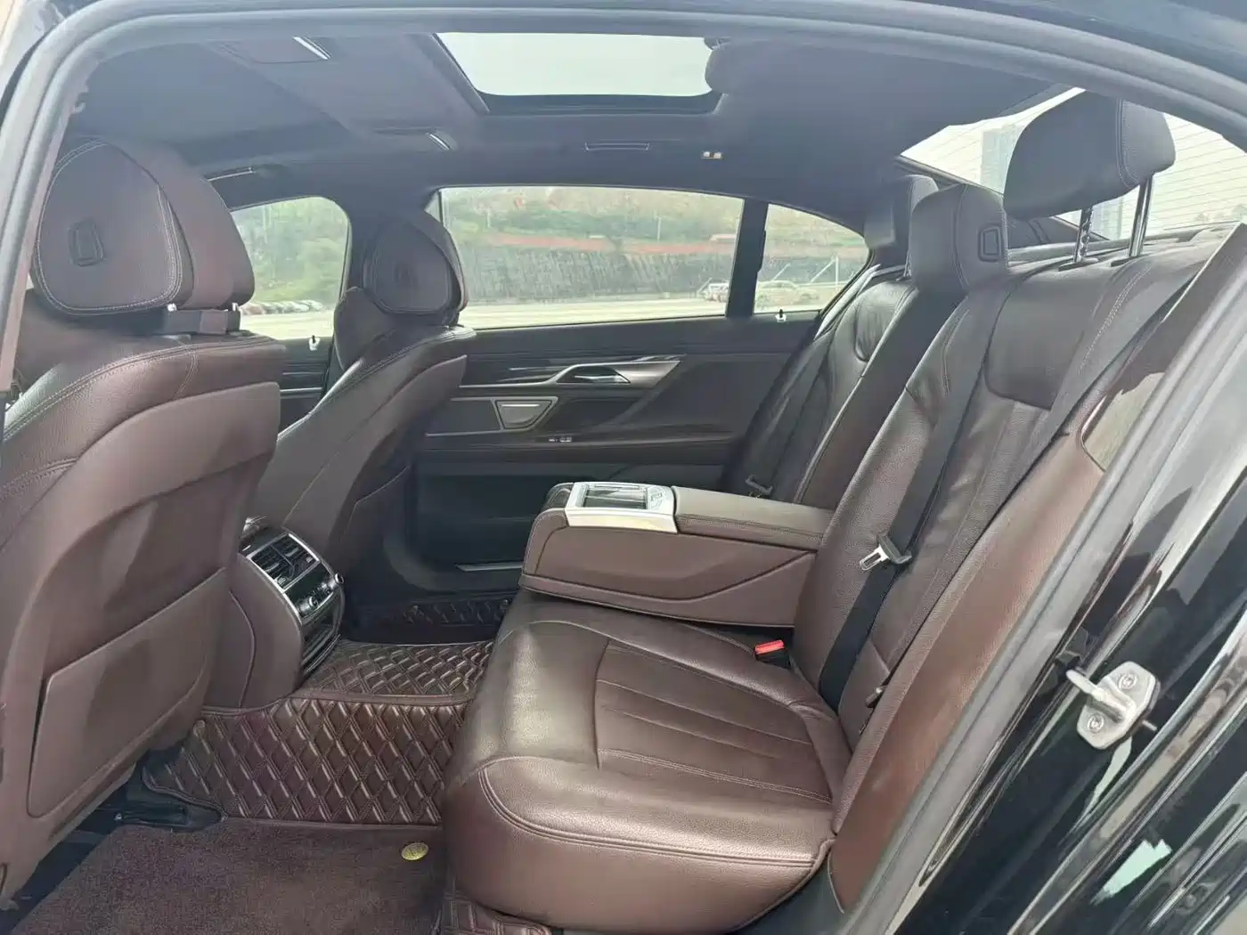 BMW 7 Series 2016 730Li Luxury фото 3