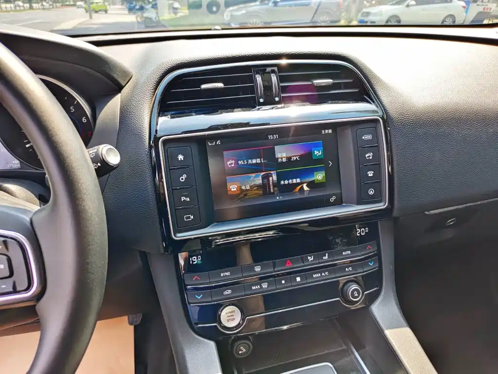 Jaguar F-PACE 2017 2016 2.0T FWD Urban Premium Edition