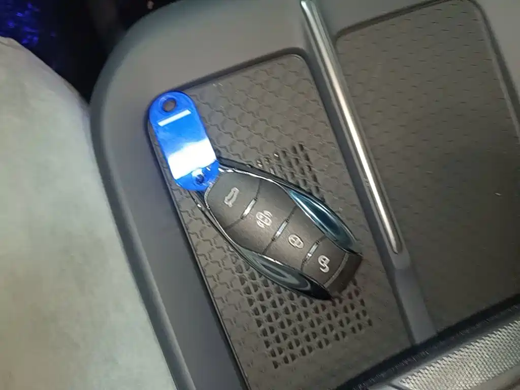 Hongqi EH7 2026 2025 690 Smart Selection Edition