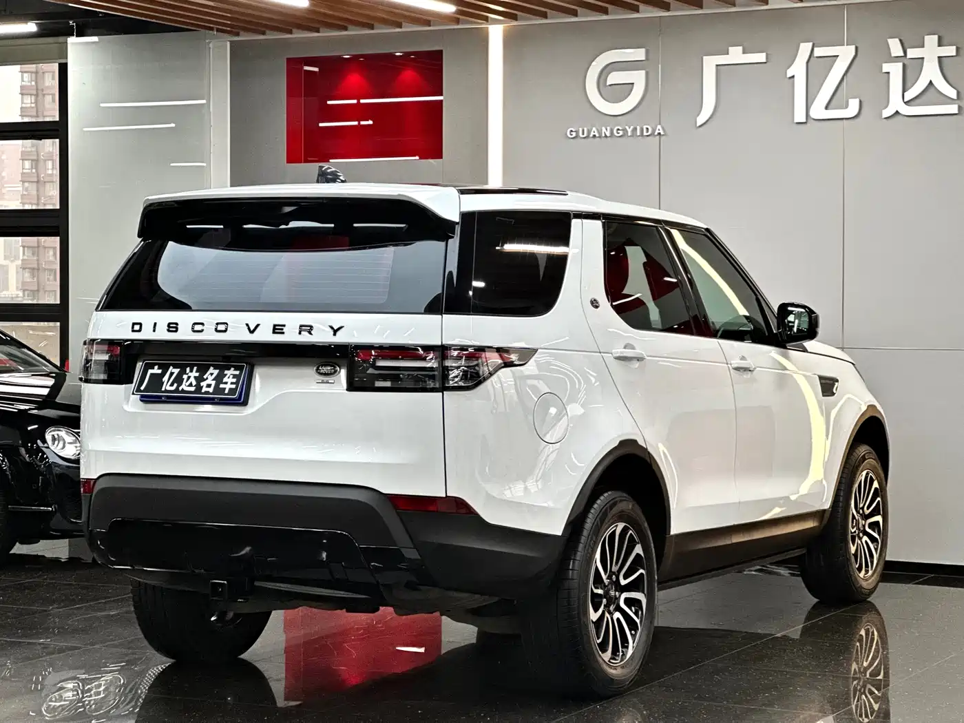 Land Rover Discovery 2017 3.0 SC V6 SE фото 22