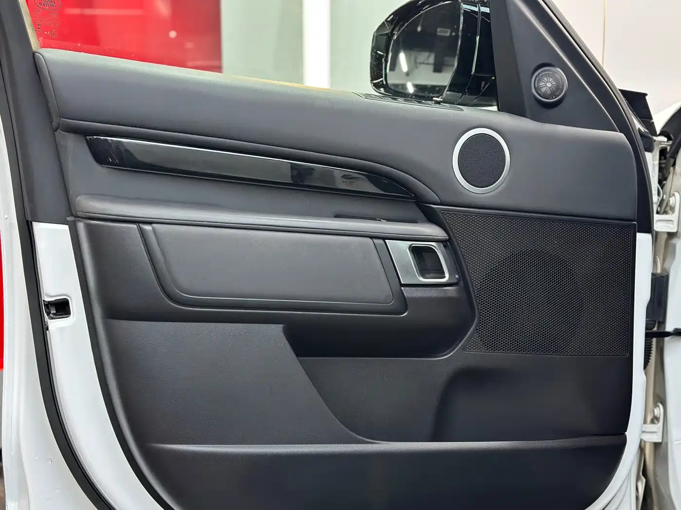 Land Rover Discovery 2017 3.0 SC V6 SE фото 5