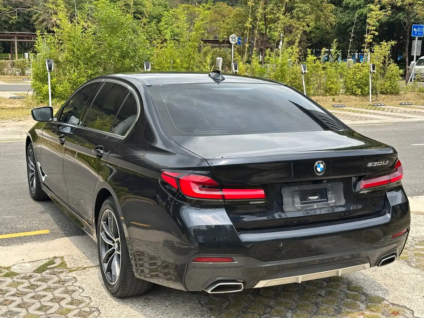 BMW 5 Series 2021 525Li M Sport Package фото 14