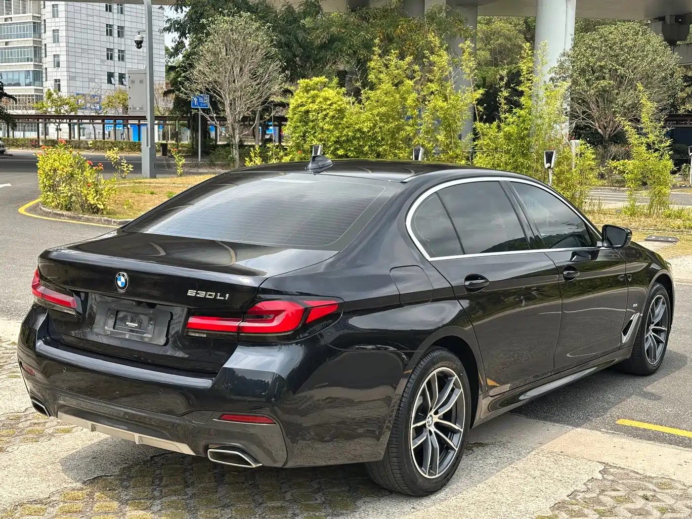 BMW 5 Series 2021 525Li M Sport Package фото 16