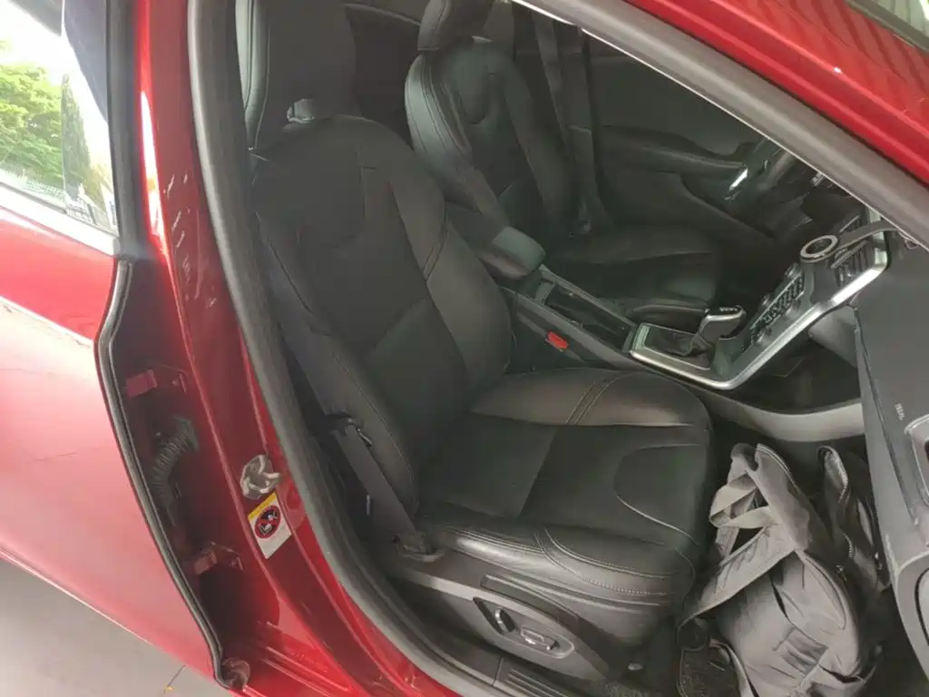 Volvo V40 2018 2017 T3 R-Design