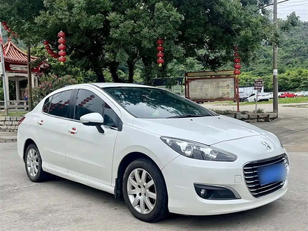 Peugeot 308 2014 Model Joy Edition Classic 1.6L Manual Superior Style фото 4