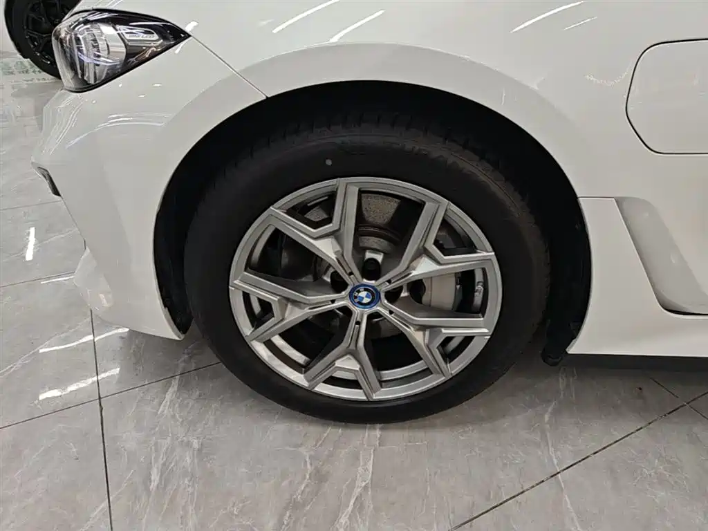 BMW i3 2024 eDrive 35 L фото 23