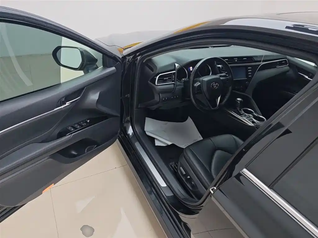 Toyota Camry 2018 2.0G Luxury Edition фото 16