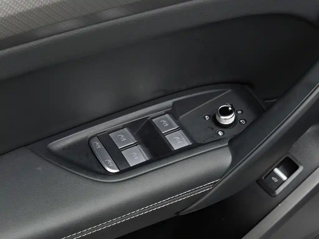 Audi Q5L, миниатюра 9