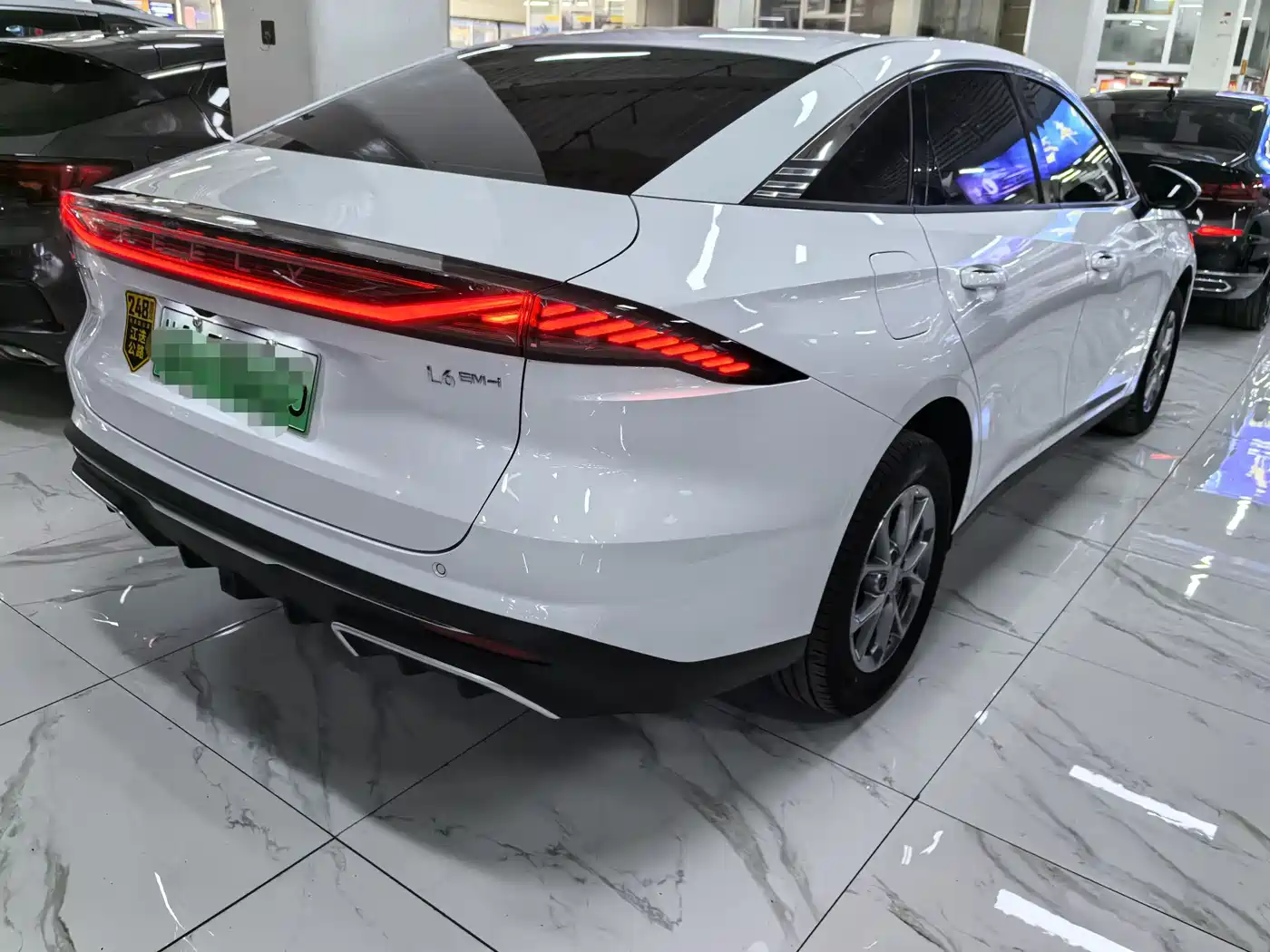 Geely Galaxy Galaxy L6 2025 EM-i 60km Voyage Edition фото 5