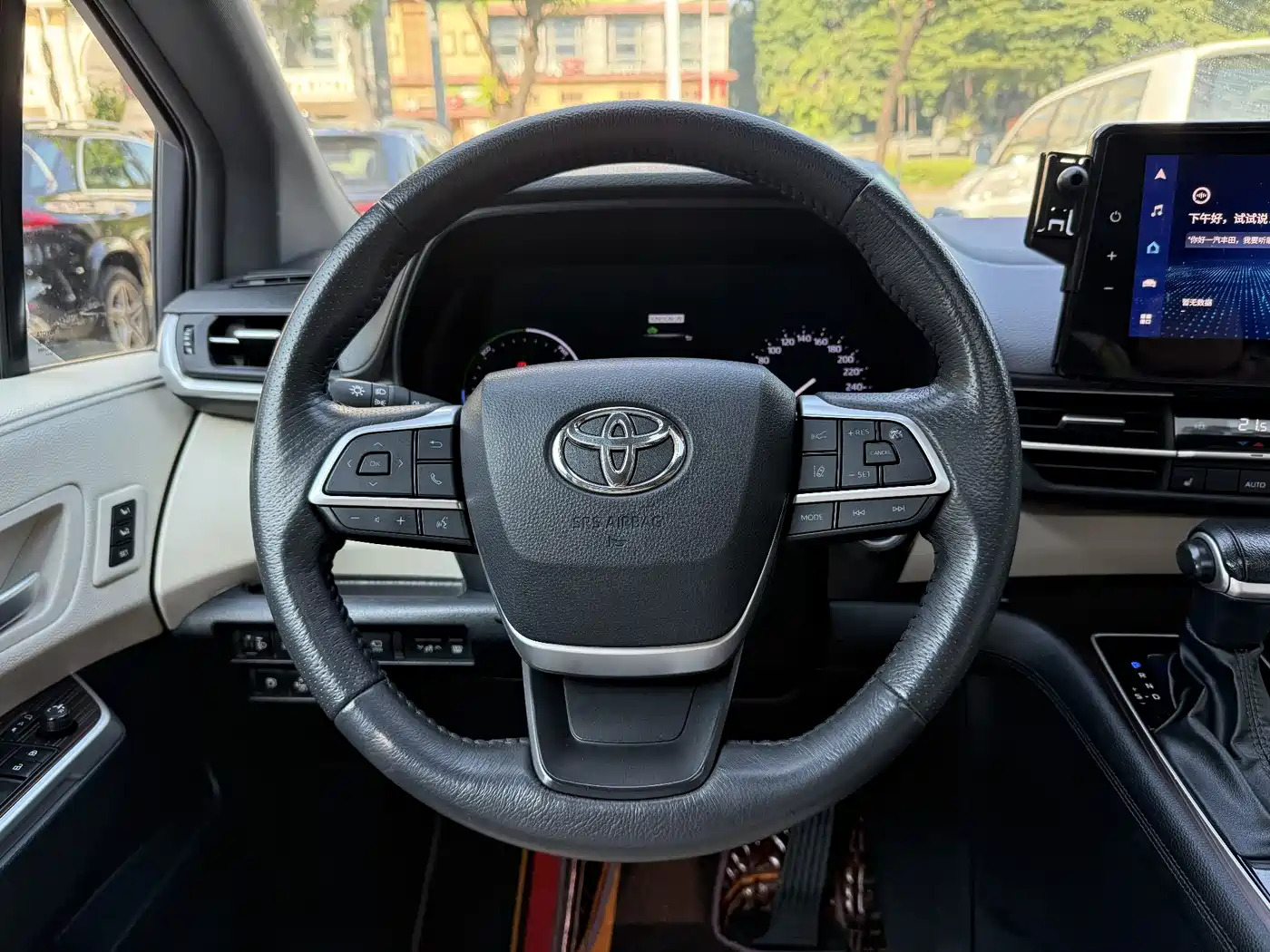 Toyota Granvia 2024 2.5L Hybrid Premium PLUS фото 13