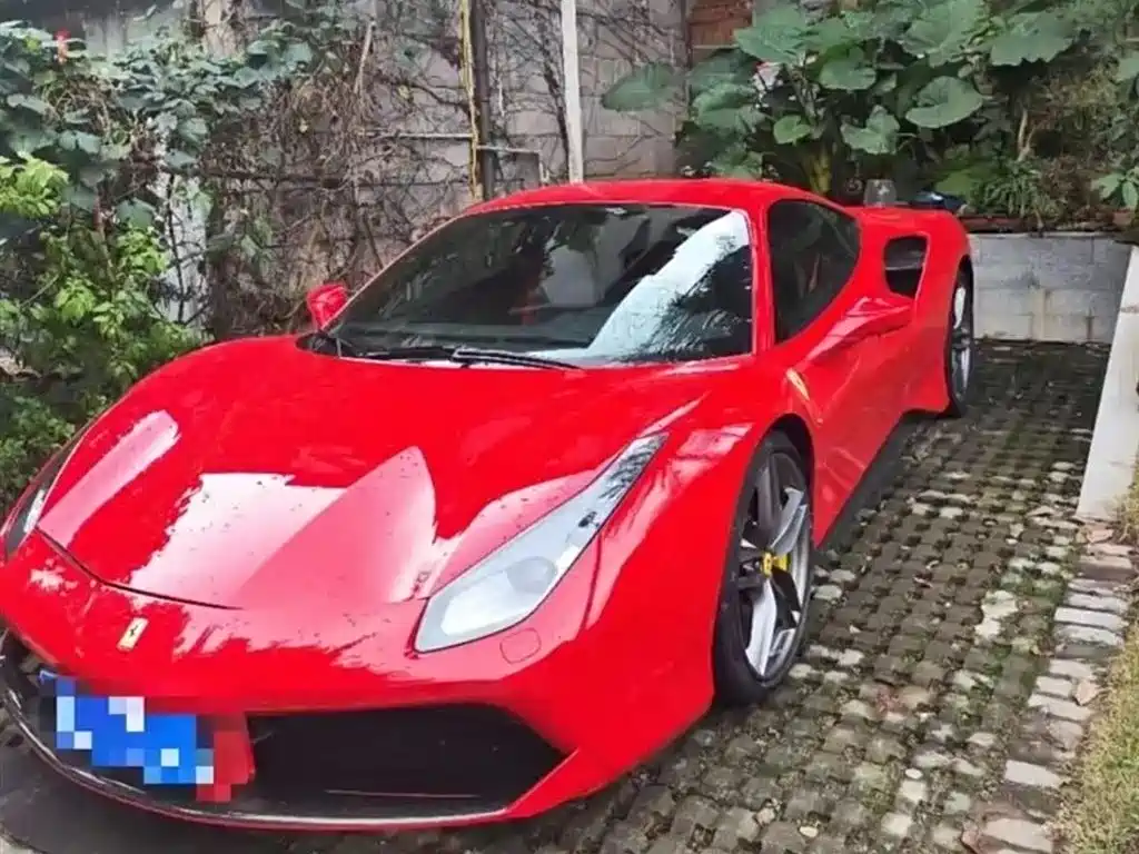 FERRARI 488