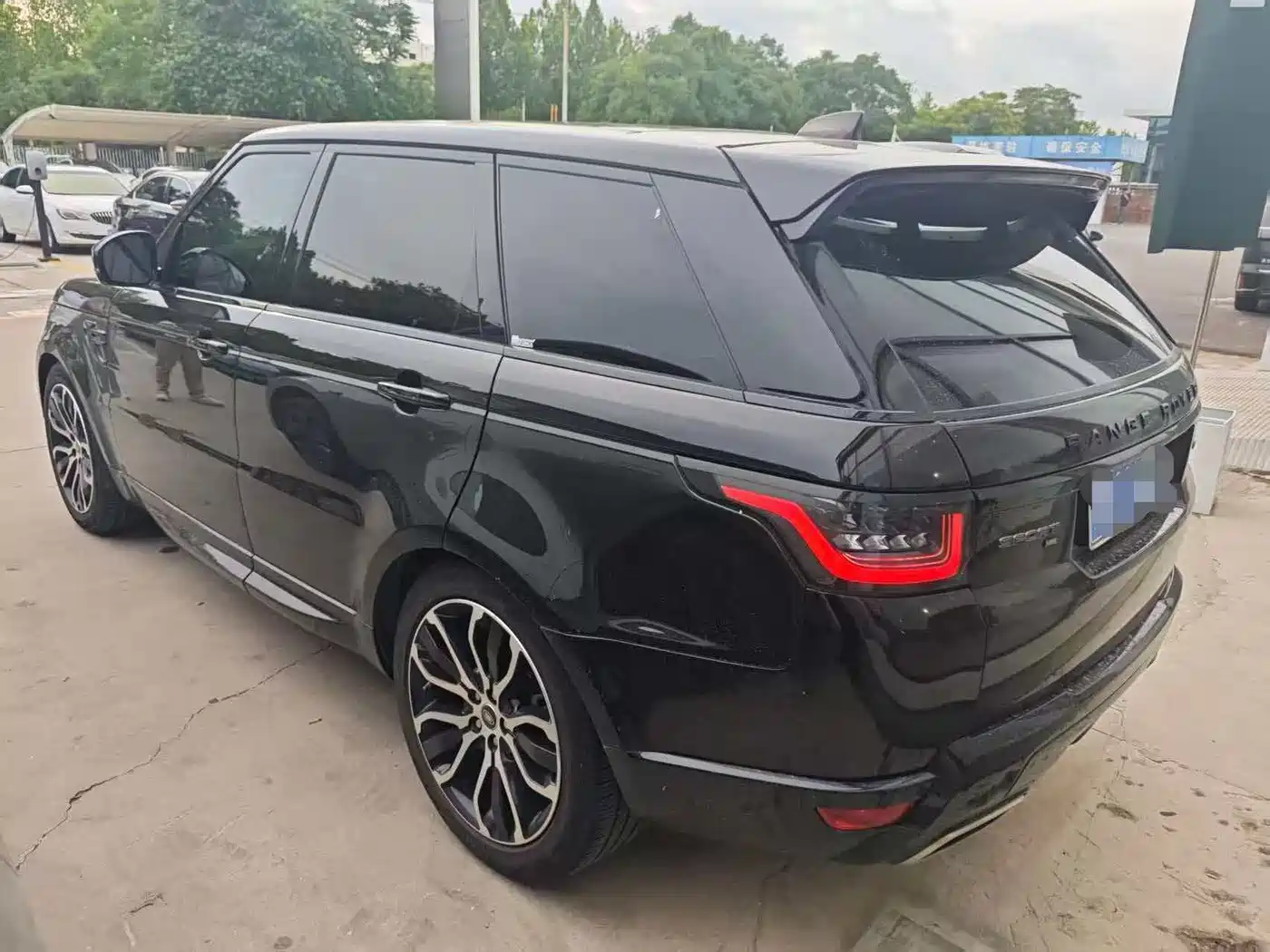 Land Rover Range Rover Sport 2021 3.0 L6 Gloss Black Edition фото 4