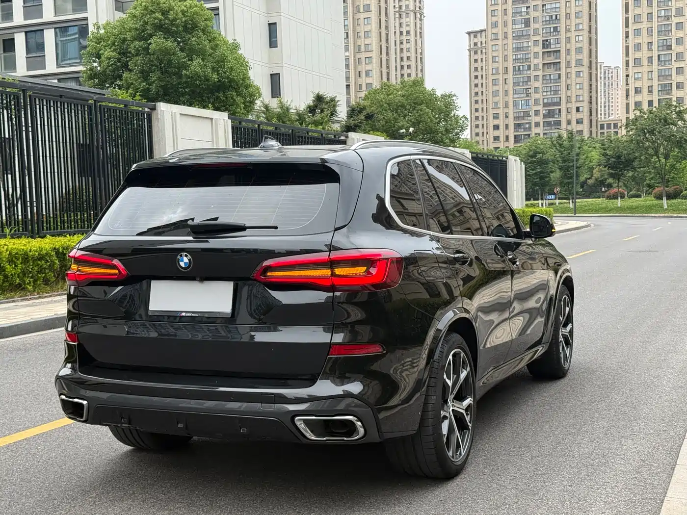 BMW X5 (Import) 2019 xDrive40i Exclusive M Sport Package фото 6
