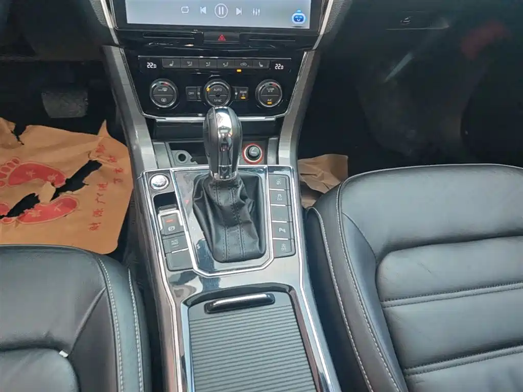 Volkswagen Passat 2017 330TSI DSG Prestige фото 14