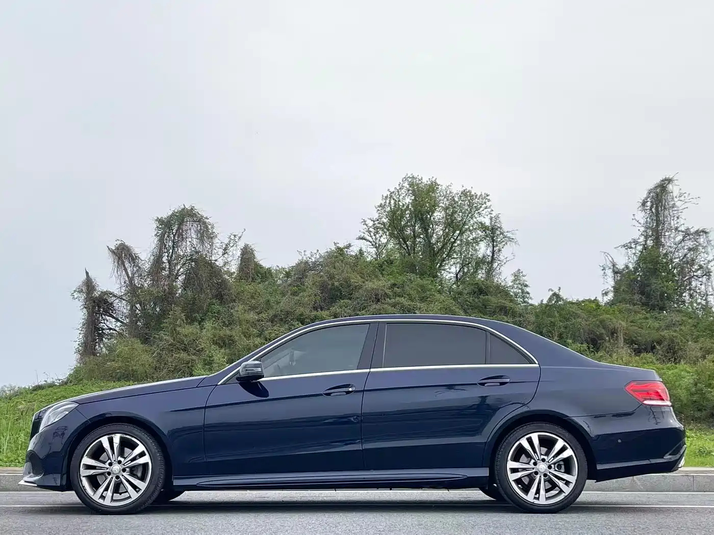 Mercedes-Benz E-Class 2015 E 260 L Sport фото 11