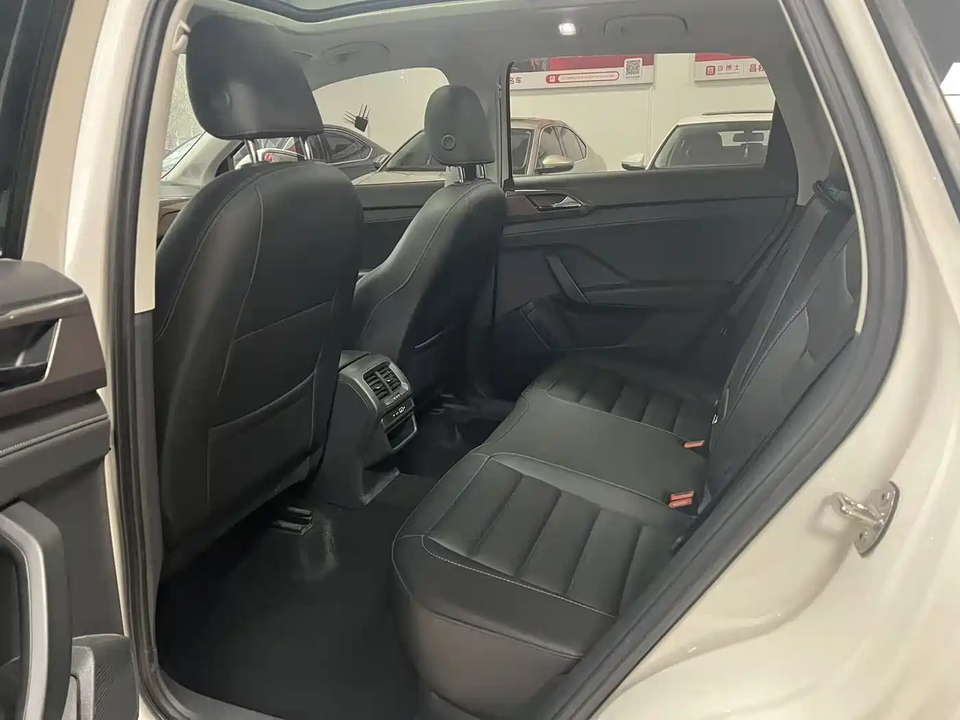 Volkswagen Tharu 2022 280TSI FWD Luxury Edition фото 12
