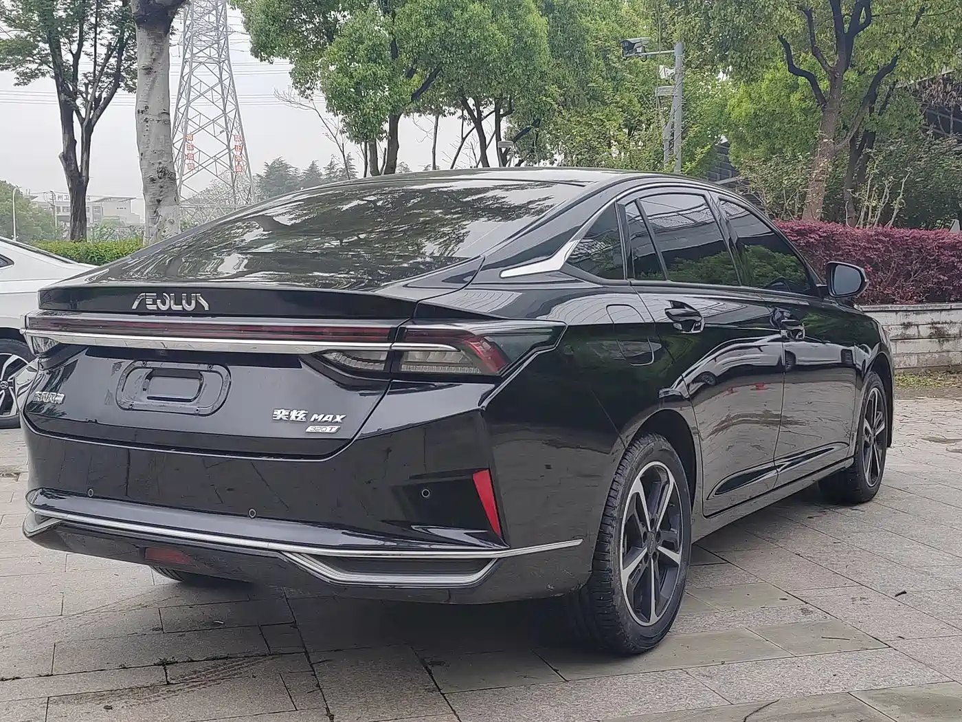 DONGFENG FENGSHEN YI HYUN MAX