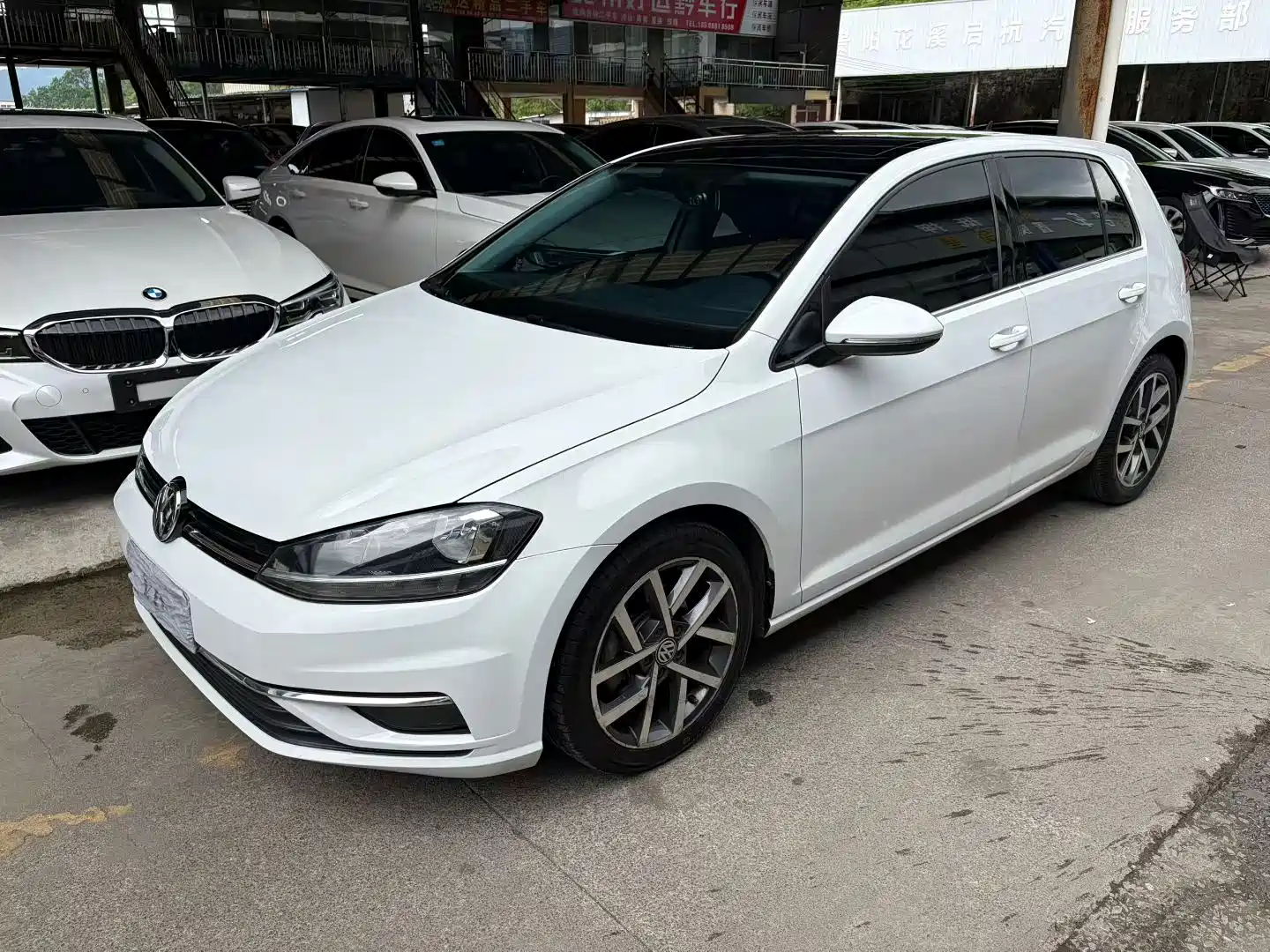 صورة 1 - Volkswagen Golf