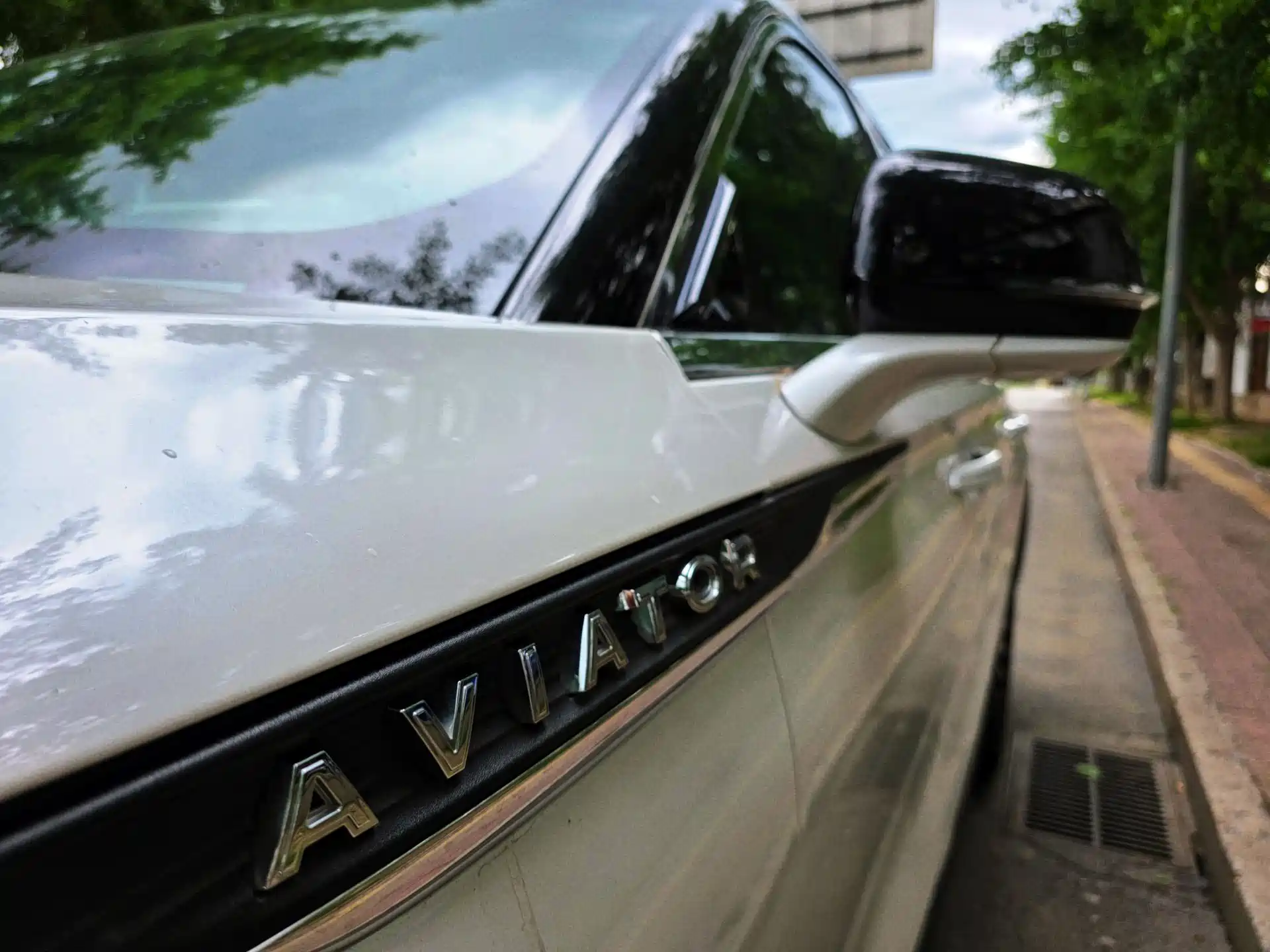 Фото 35 - Lincoln Aviator