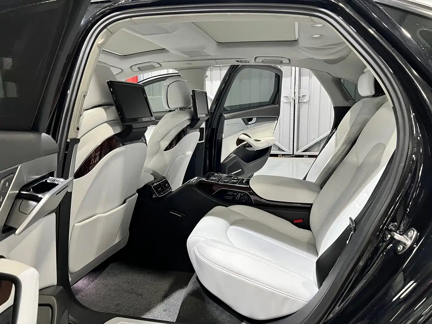 Audi A8 2012 A8L 50 TFSI quattro Premium фото 6