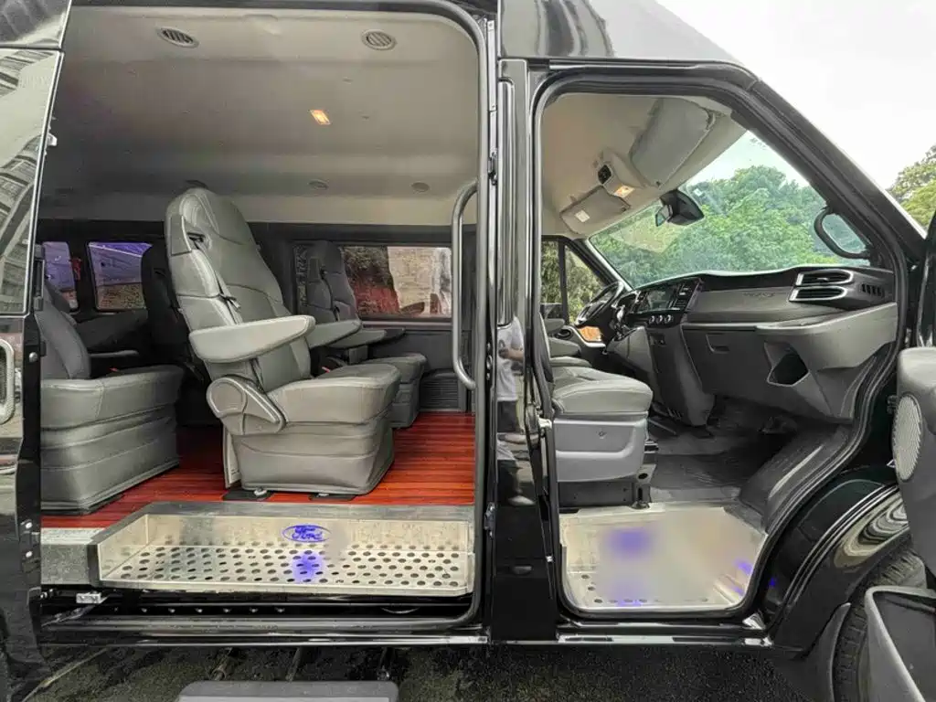 Ford New Generation Transit 2021 2021 2.2T automatic luxury bus Pro long wheelbase with mechanical step 9-seater medium roof China VI